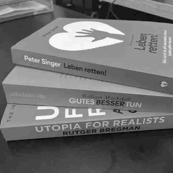Bücherstapel mit Buchempfehlungen