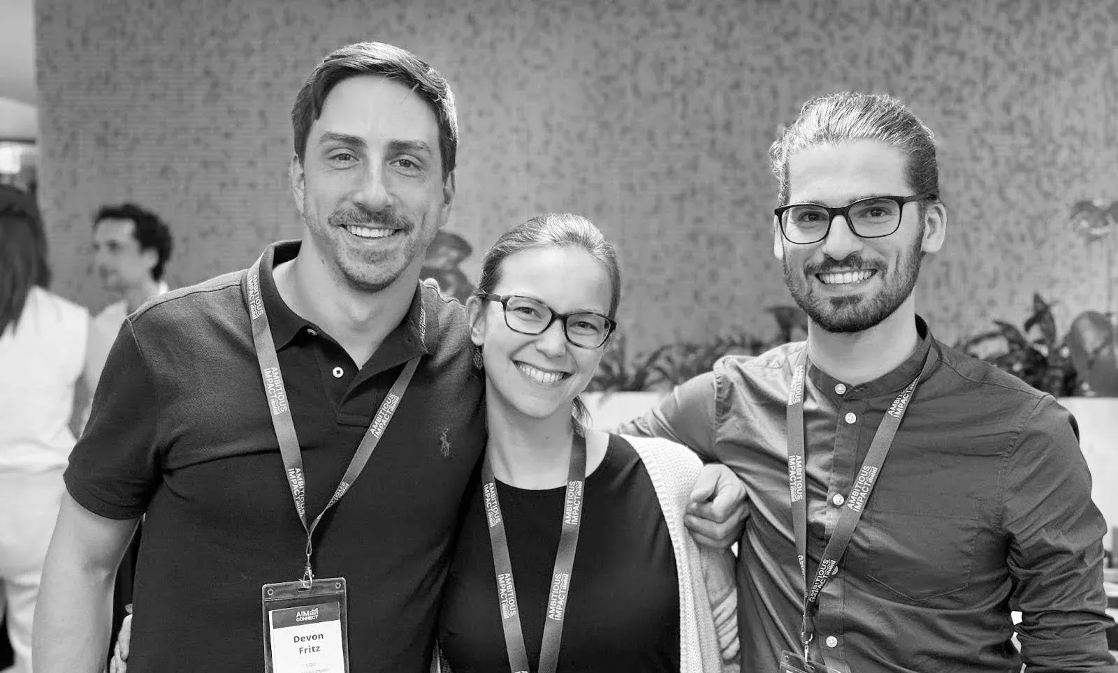 Die Gründer von High Impact Professionals, Devon und Federico, und ich bei einer Veranstaltung im Juni 2024