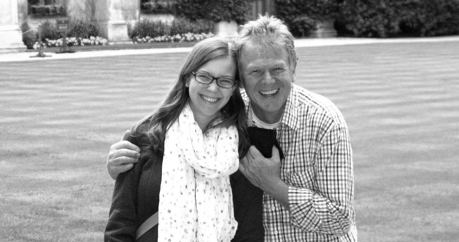 Mein Vater und ich am ersten Tag meines Masterstudiums in Cambridge, Großbritannien