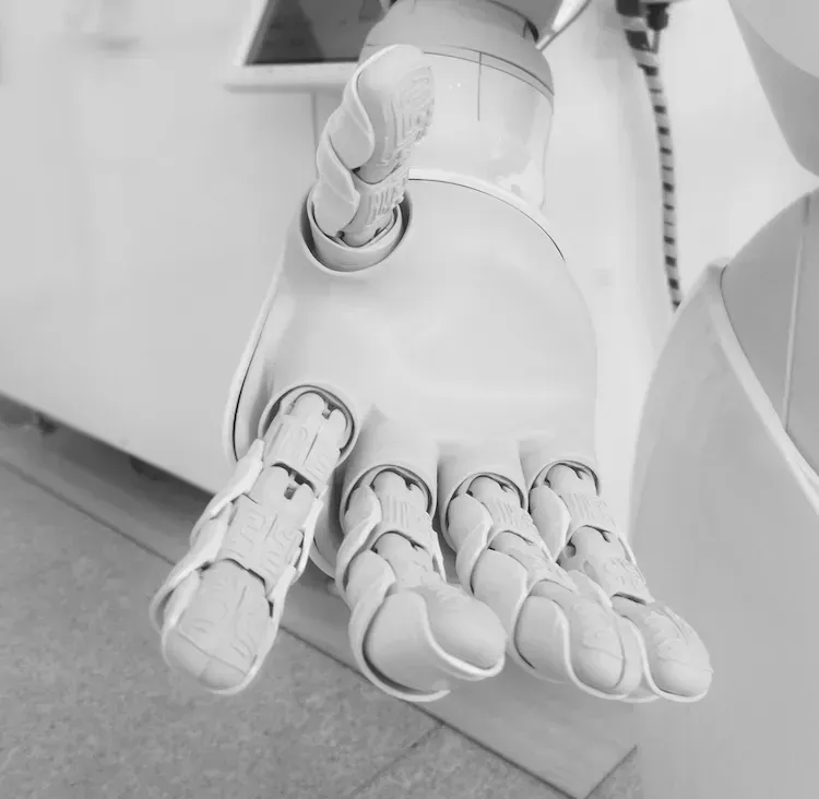 Nahaufnahme einer humanoiden Roboterhand