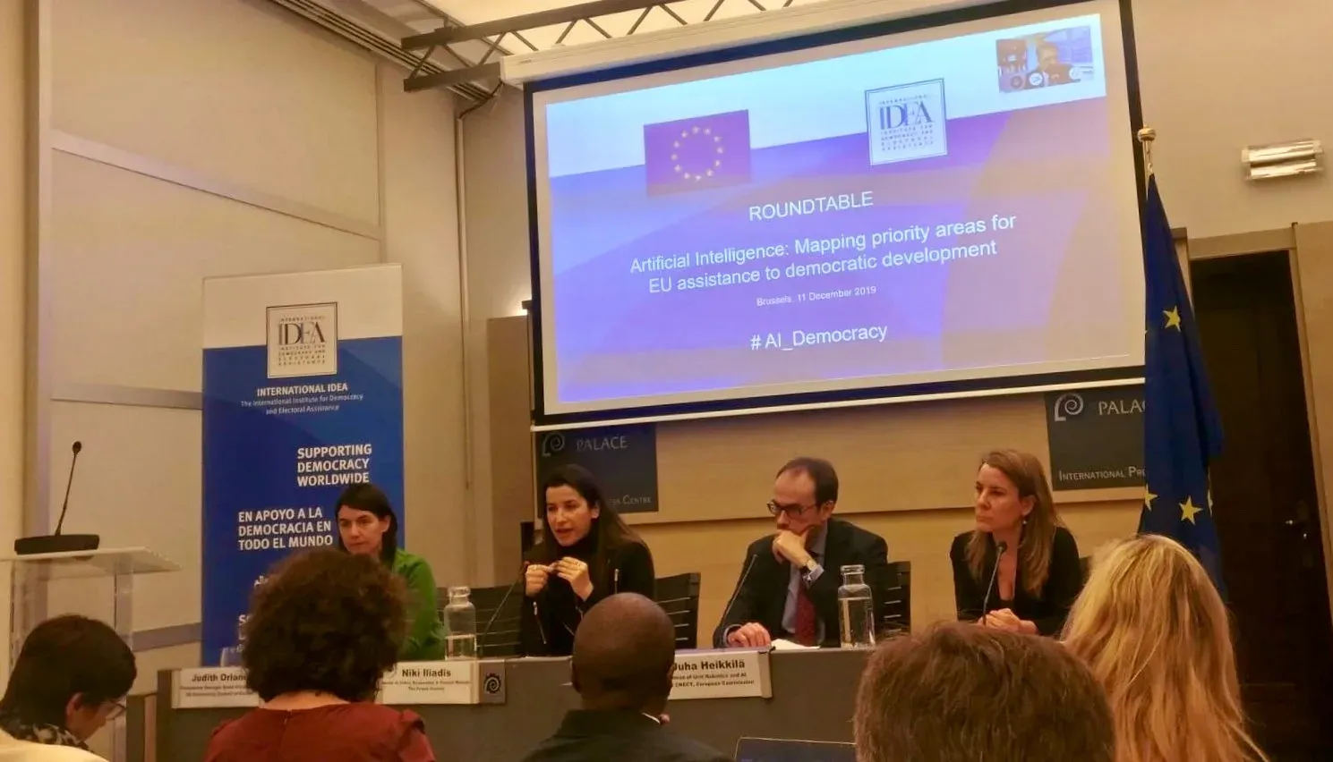 Podiumsdiskussion zu Künstlicher Intelligenz und Demokratie